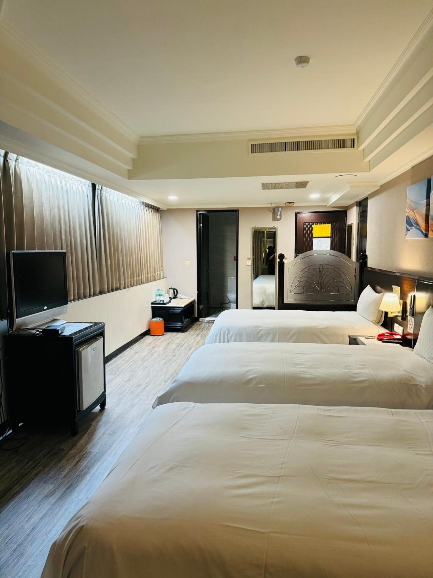 Felicity Business Hotel Taichung Buitenkant foto